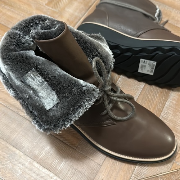 NEW Clarks Shannon Pearl Taupe Leather Lace Up Bootie Boot with Faux Fur Lining - Picture 15 of 17